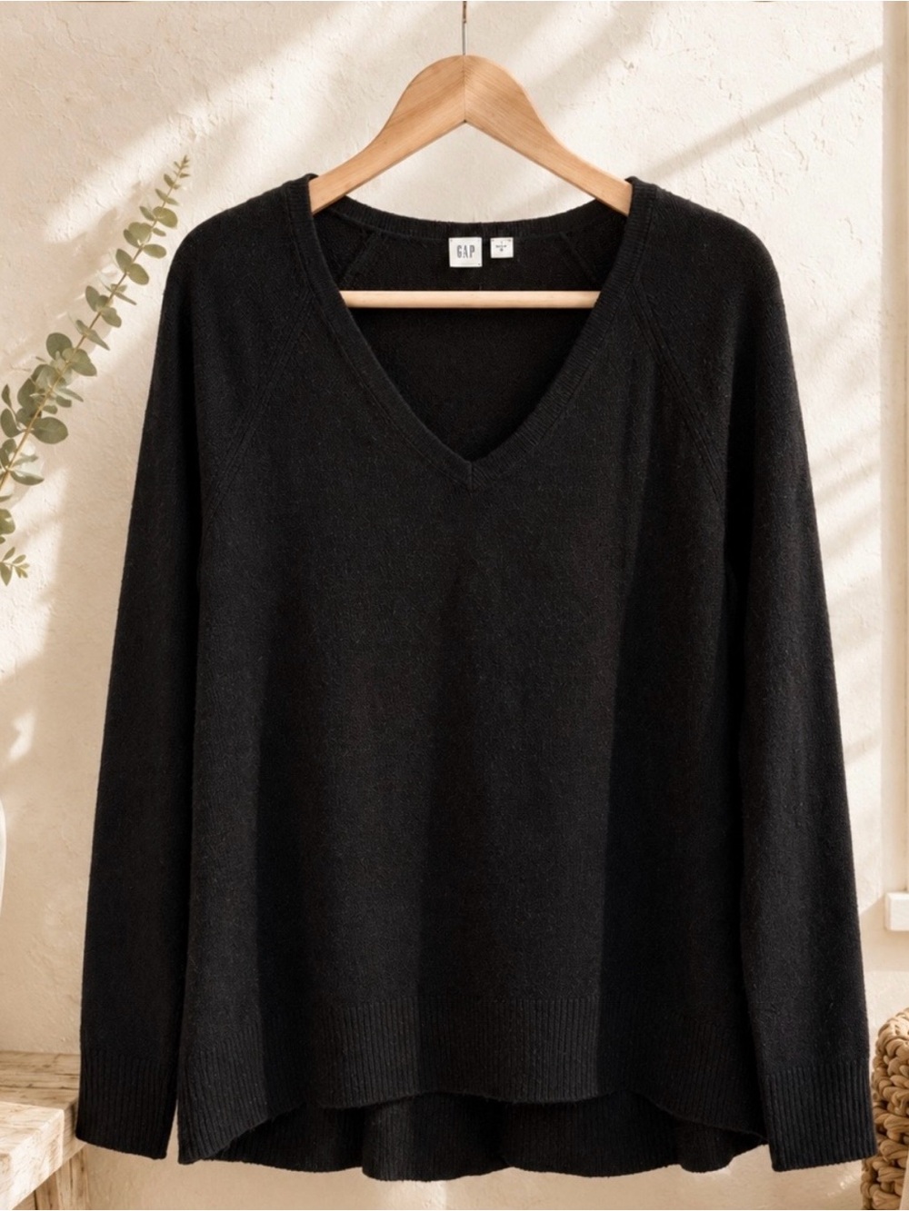 ✨GAP V Neck Sweater Black Pullover Textured Knit Size S✨